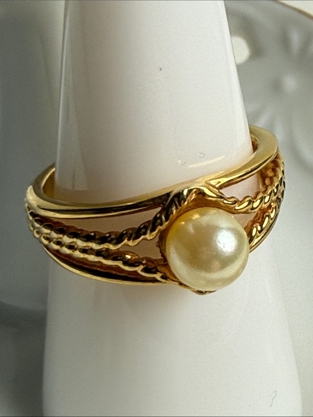 Vintage 14K HGE gold plated Pearl Statement Ring size 8